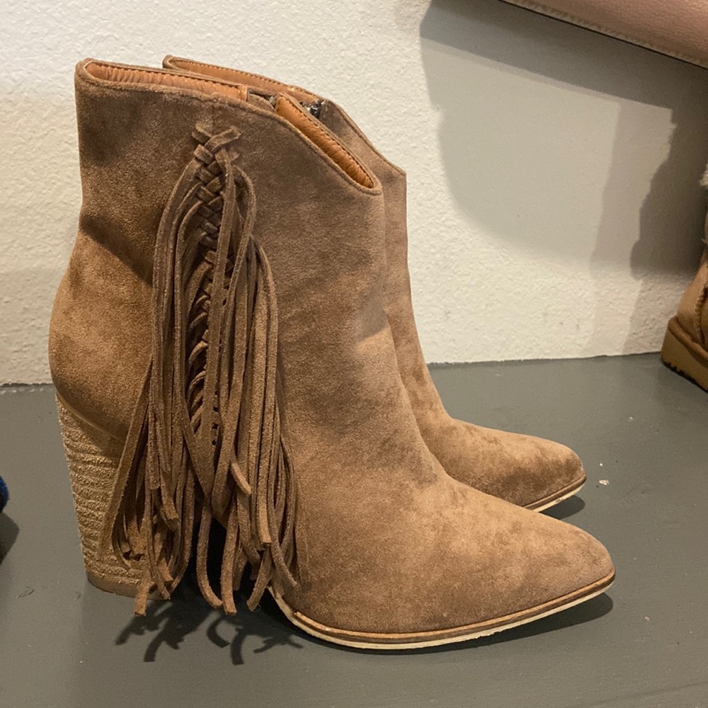 Stylish/fringe booties from buckle.